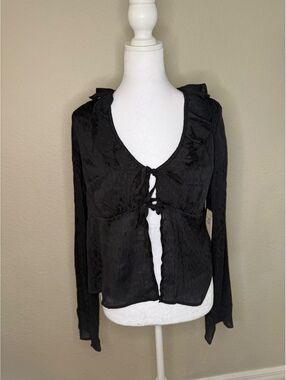 Reseller bundle. 6 count No Boundaries Women’s Large Black Tie front blouse